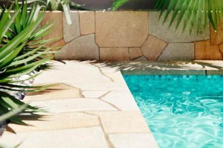 Comment am&eacute;nager une plage de piscine durable et esth&eacute;tique ?